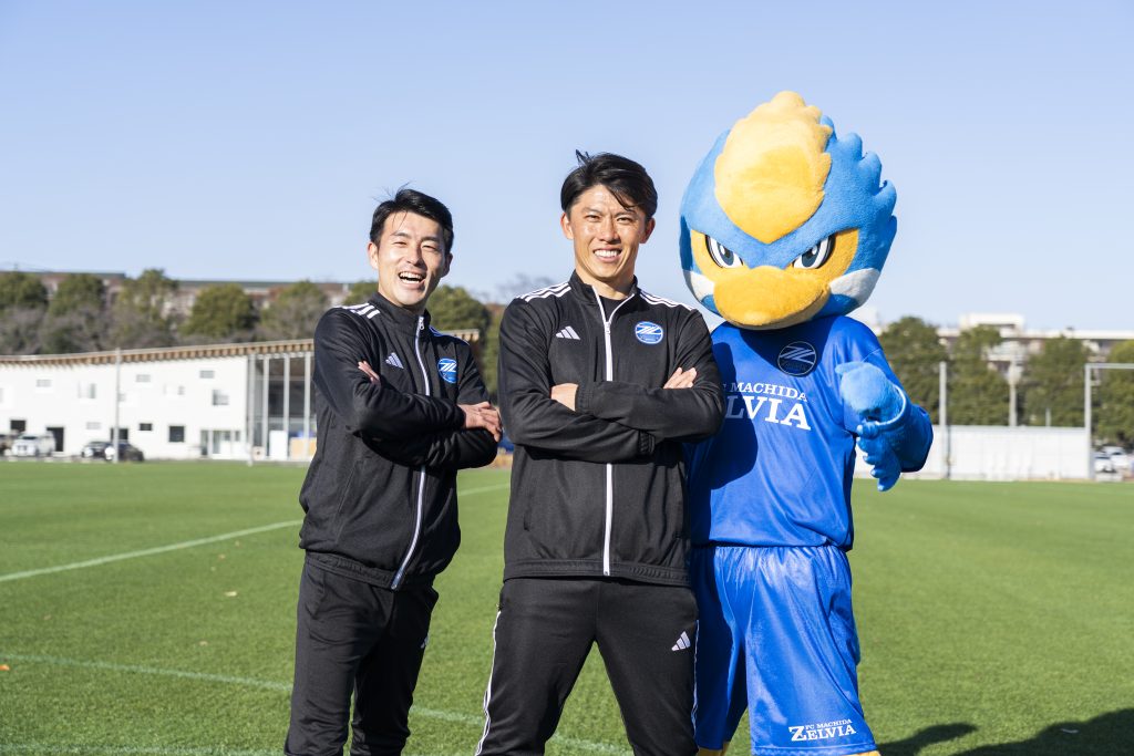 太田宏介クラブアンバサダーとゼルビ―と小池万次郎さんの写真