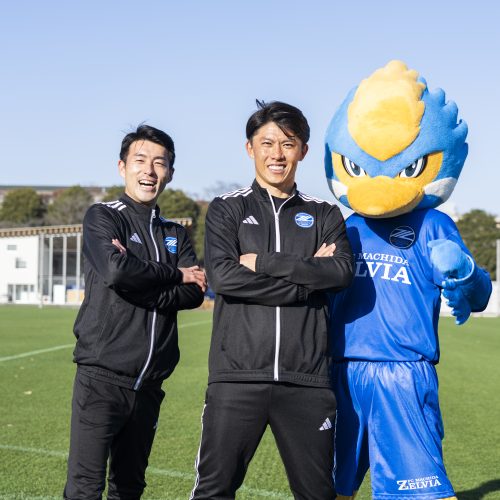 太田宏介クラブアンバサダーとゼルビ―と小池万次郎さんの写真