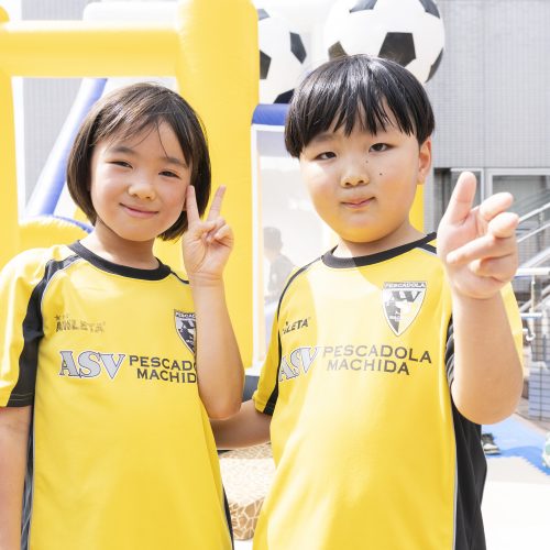 ペスカドーラの試合を観に来ためいかさん（小1）とうたくん（小1）の写真