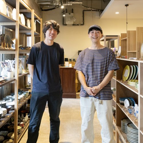「酒とおばんざい いそいそ」「食と器 いその食器店」の影山さんと小林さんの写真