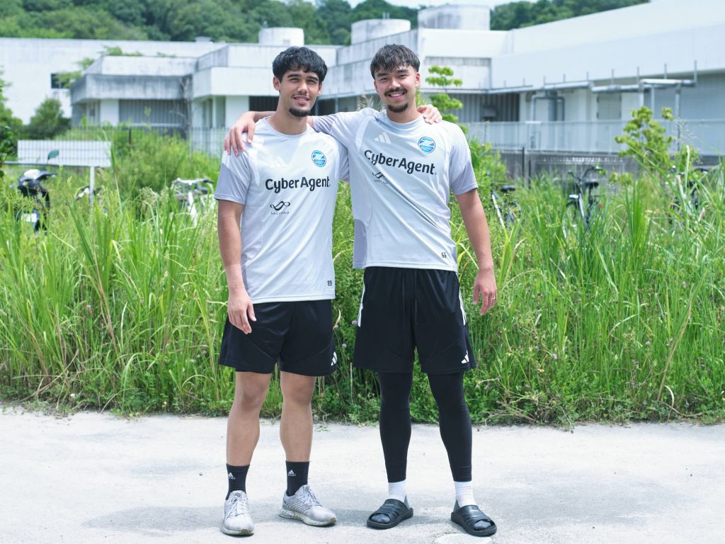 FC町田ゼルビアのニコラス選手とアキコッホ選手の写真