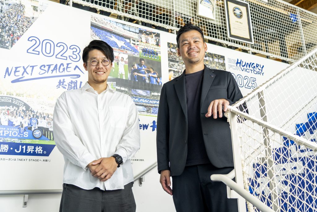 FC町田ゼルビア地域振興部の笹本さんと野村さんの写真